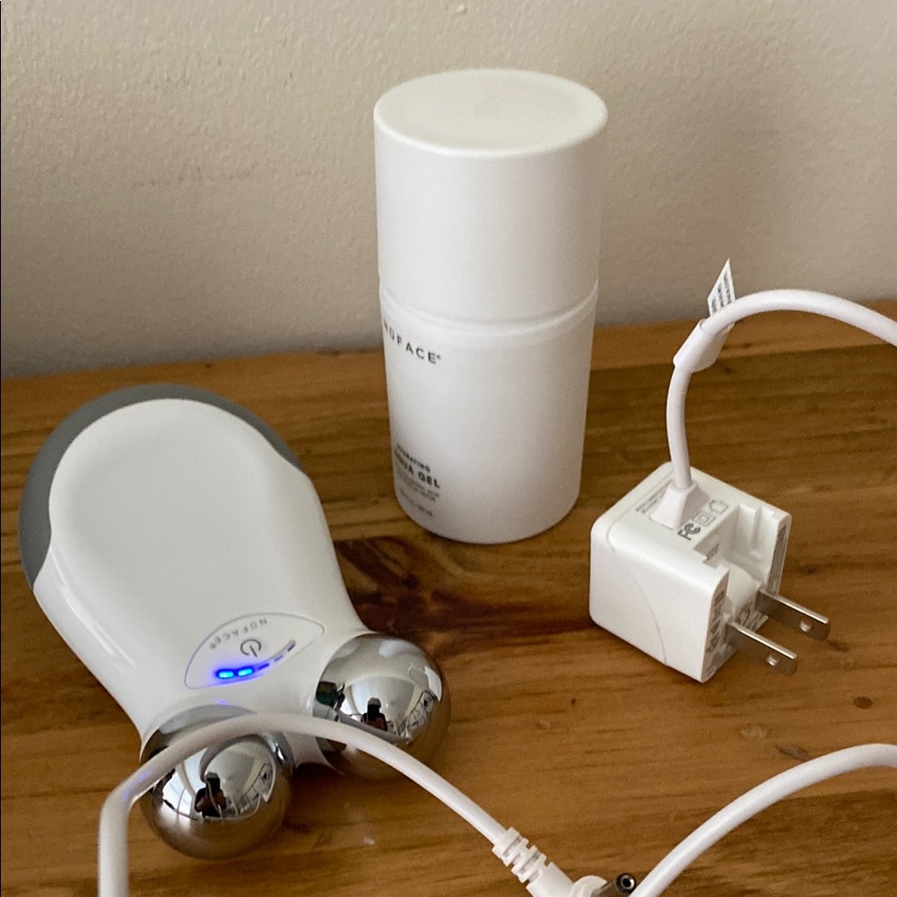 Nuface micro current facial device with conductive gel